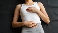 Barriga lisa num mês: guia passo a passo — vácuo matinal, prancha à noite